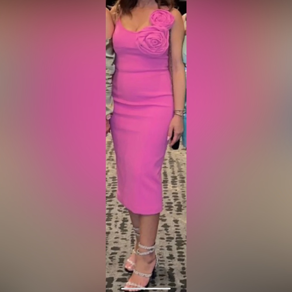 Very elegant dress from Australia design sheike wear one time like new
